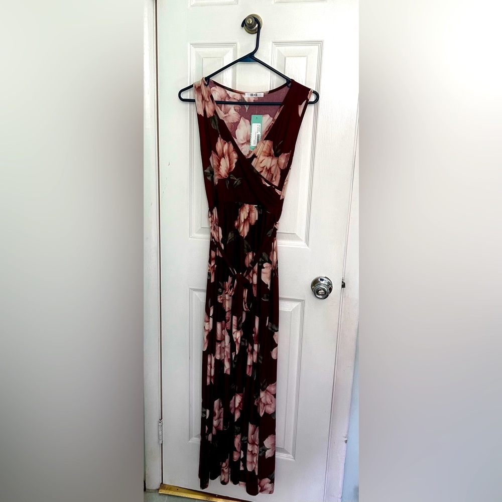 Beautiful maxi dress. Never worn